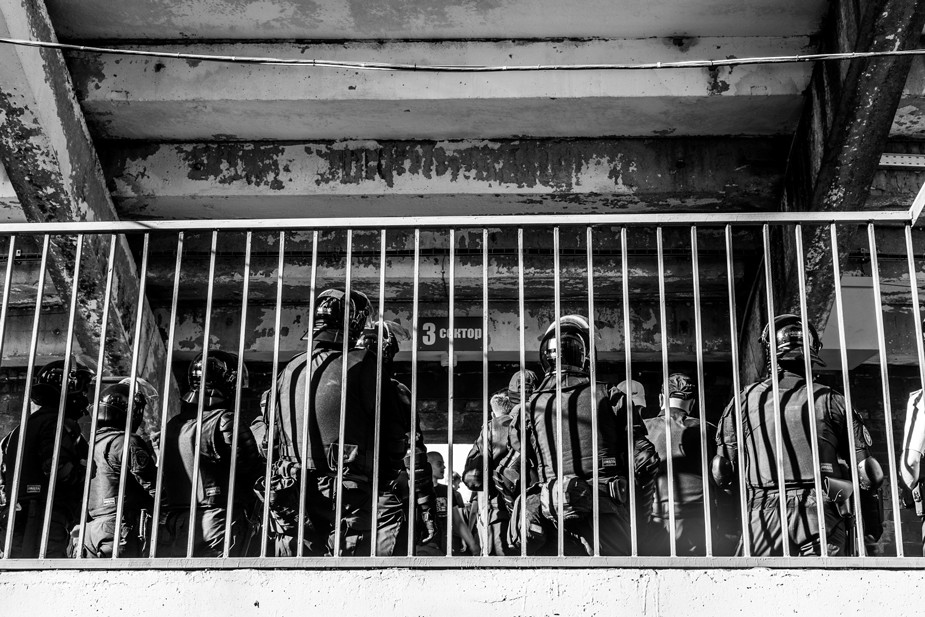 Полицейские, охранявшие домашнюю трибуну стадиона в Воронеже