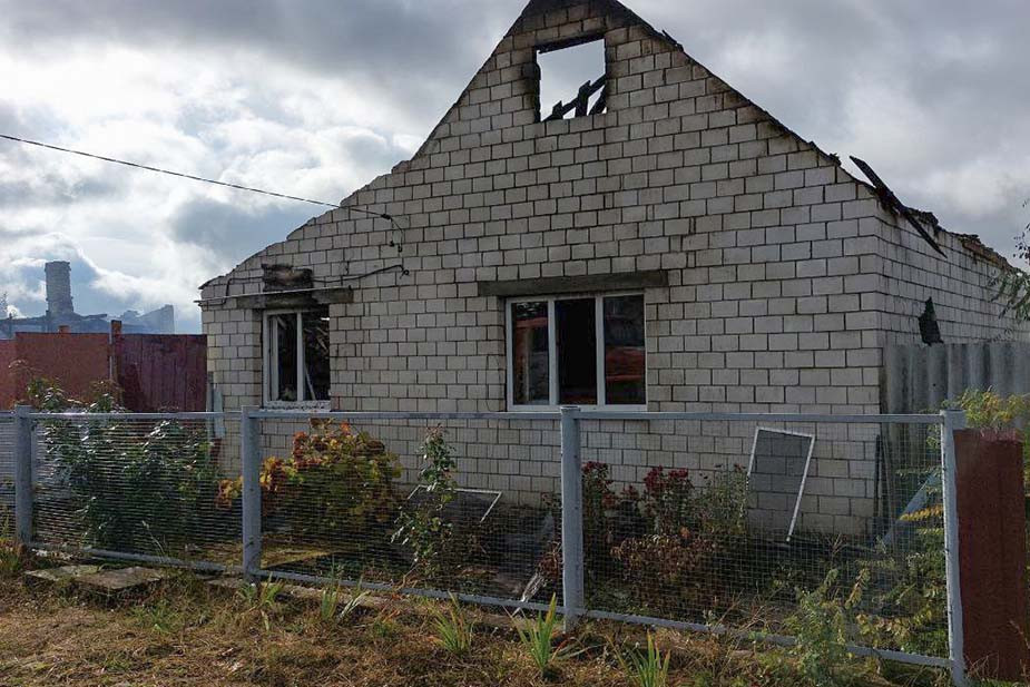 Дом, разрушенный во время обстрела Белой Берёзки в октябре 2022 года. Фото правительства Брянской области
