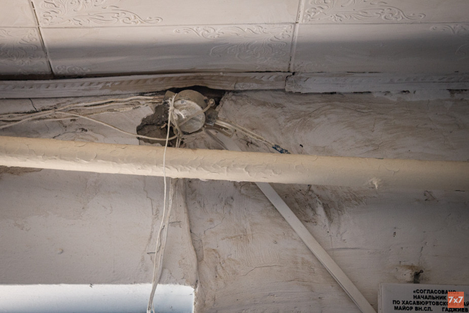 Проводка в корпусе младшеклассников. Фото «7х7»