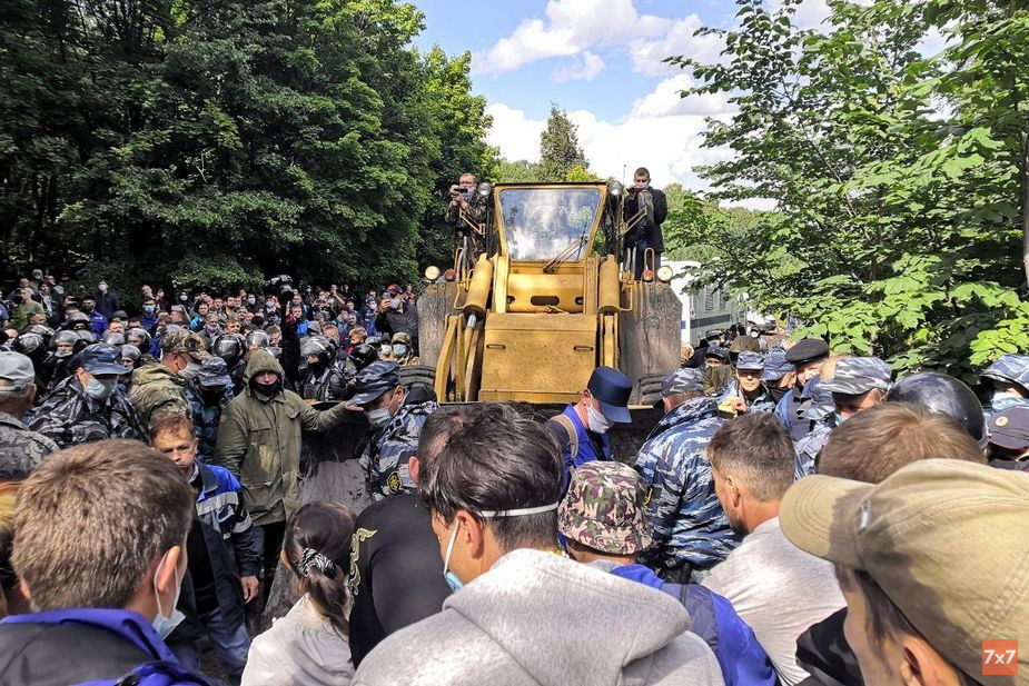 Столкновения активистов и силовиков на Куштау 15 августа 2020 года. Фото Александры Даниловой