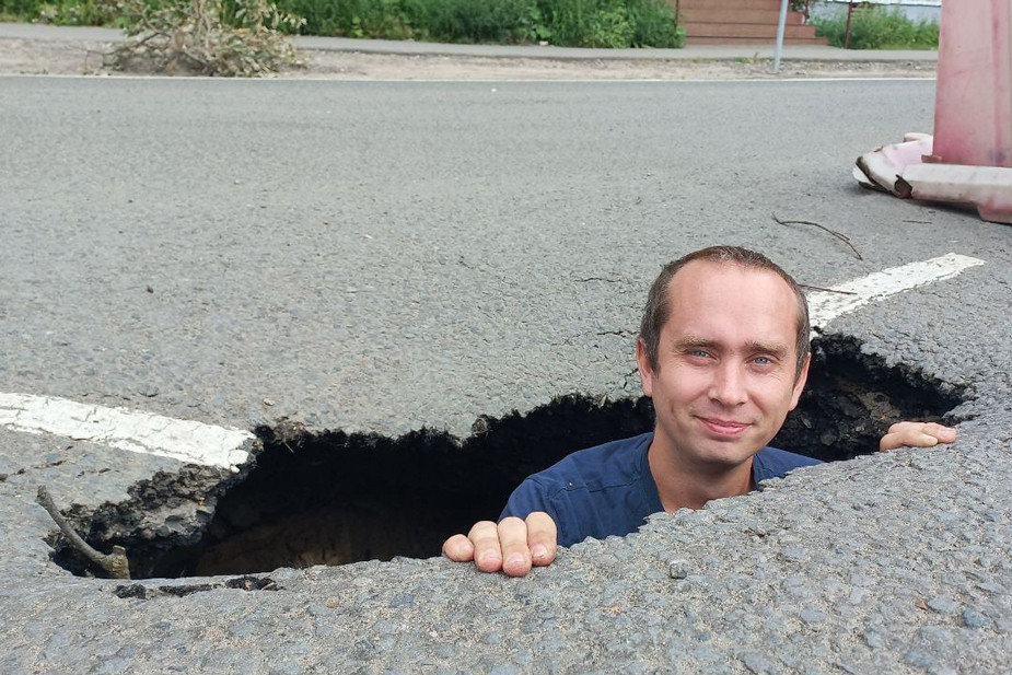 Яма на дороге в Архангельске