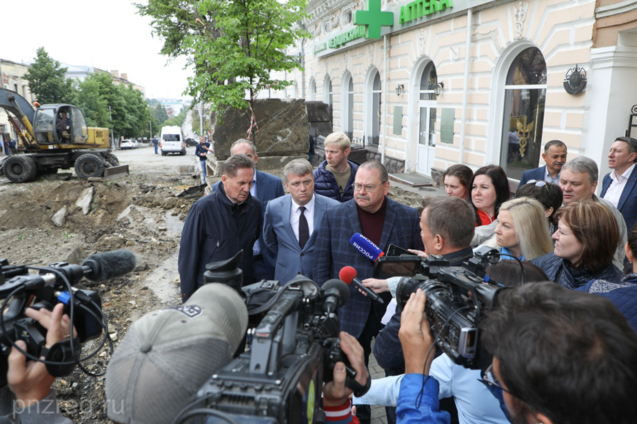Губернатор Олег Мельниченко посетил строительную площадку на улице Московской