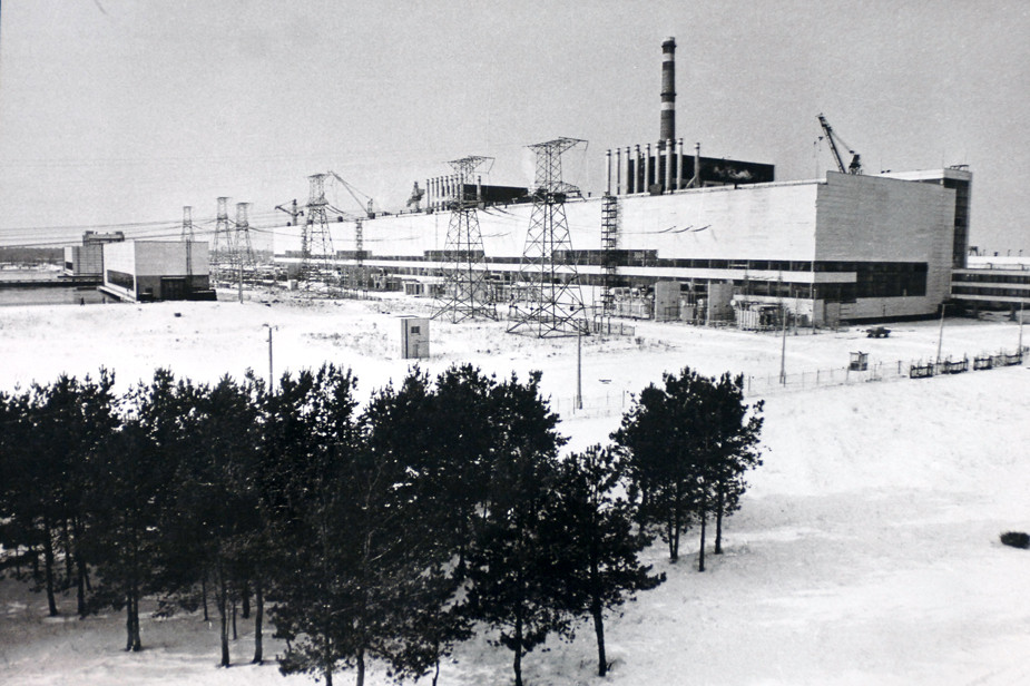 Чернобыльская АЭС незадолго до катастрофы, зима 1986 года. Фото: USFCRFC / Flickr (CC BY-SA 2.0)