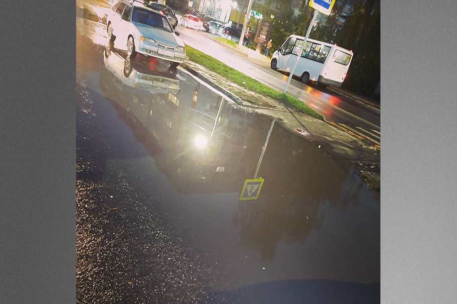 «Вечная лужа» на улице Нормандии-Неман в Смоленске