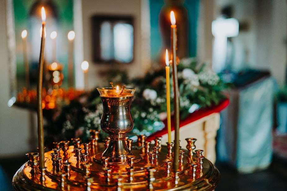 После того, как священник назвал безобразием бейдж Александра Иванова с голубем мира, мужчина не ходил в церковь несколько месяцев