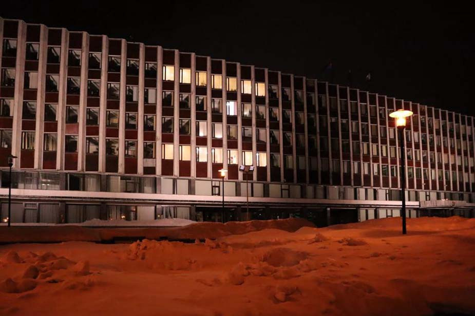 Акция в Петорзаводске: символ военной операции на здании мэрии