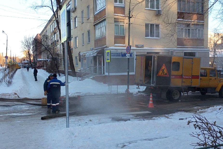 Устранение прорыва трубы в Липецке