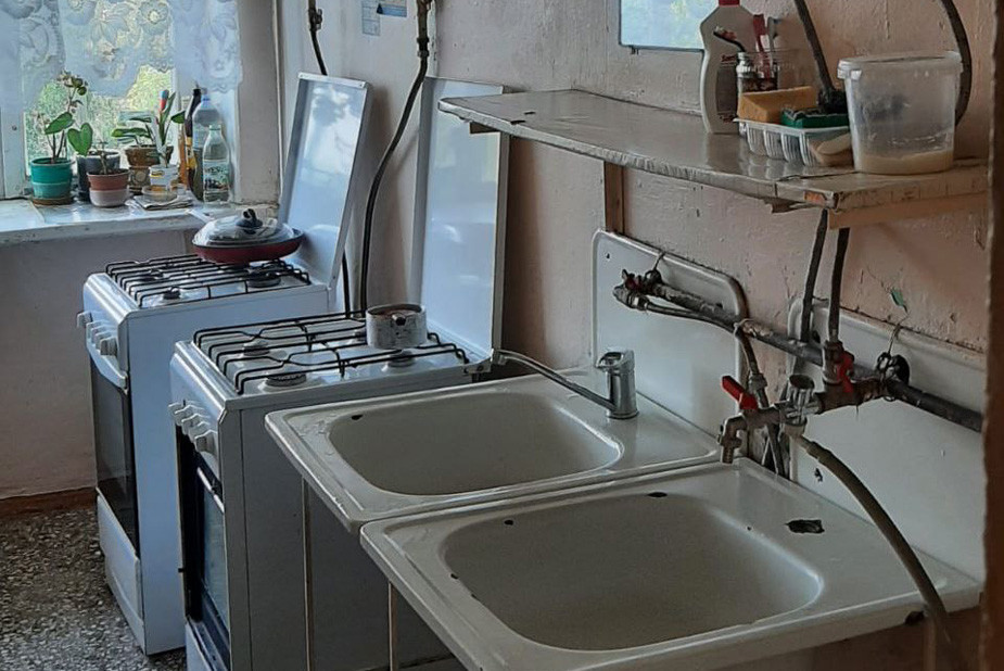 Кухня общежития в Красном Химике. Фото предоставлено Натальей Власовой и Евгением Работниковым