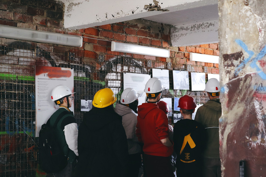 Посетители Белой башни, 2025 год. Фото: группа башни в VK. Источник: https://vk.com/photo-68777494_457242710?rev=1