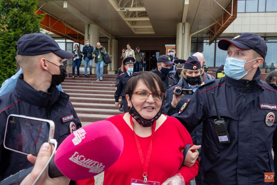 Задержание Юлии Галяминой на Земском съезде