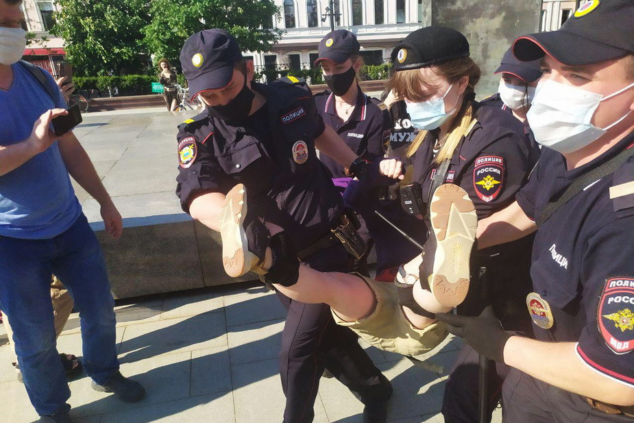 %D0%97%D0%B0%D0%B4%D0%B5%D1%80%D0%B6%D0%B0%D0%BD%D0%B8%D1%8F%20%D0%BD%D0%B0%20%D0%BF%D0%B8%D0%BA%D0%B5%D1%82%D0%B5%20%D0%B2%20%D0%9C%D0%BE%D1%81%D0%BA%D0%B2%D0%B5.%20%D0%A4%D0%BE%D1%82%D0%BE%20%D0%9D%D0%B8%D0%BA%D0%BE%D0%BB%D0%B0%D1%8F%20%D0%9A%D0%B0%D0%B2%D0%BA%D0%B0%D0%B7%D1%81%D0%BA%D0%BE%D0%B3%D0%BE