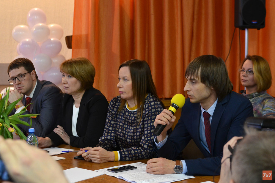 Роман Голубев, Любовь Иконникова, Юлия Мизинкова Евгений Перов (слева на право)