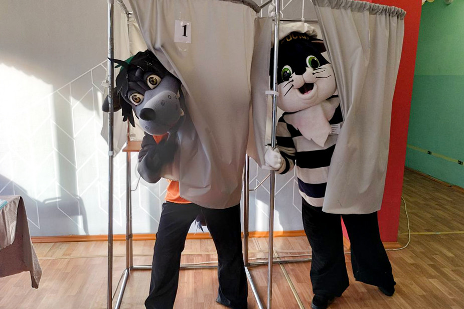 Кот Матроскин и волк из «Ну, погоди!» голосуют выборах в Ярославской области, 2022 год