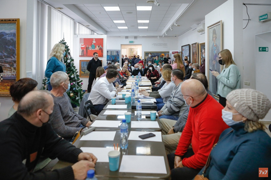 Встреча белгородцев с мэром Антоном Ивановым. Фото Антона Вергуна