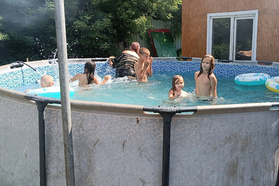 После свадьбы Евгений и Галина хотели троих детей. Но теперь воспитывают восьмерых, — все желанные