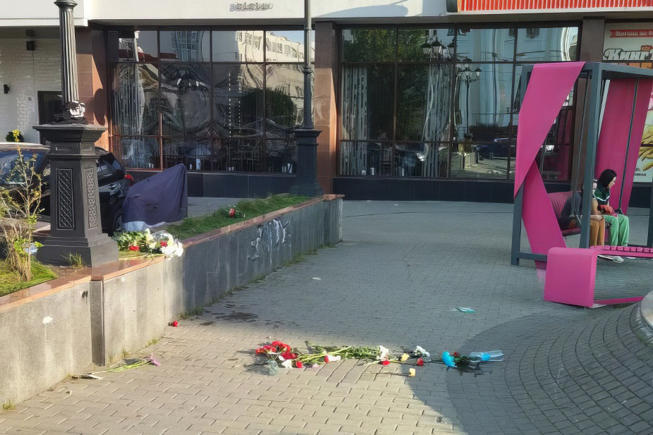 Разрушенный мемориал в Екатеринбурге