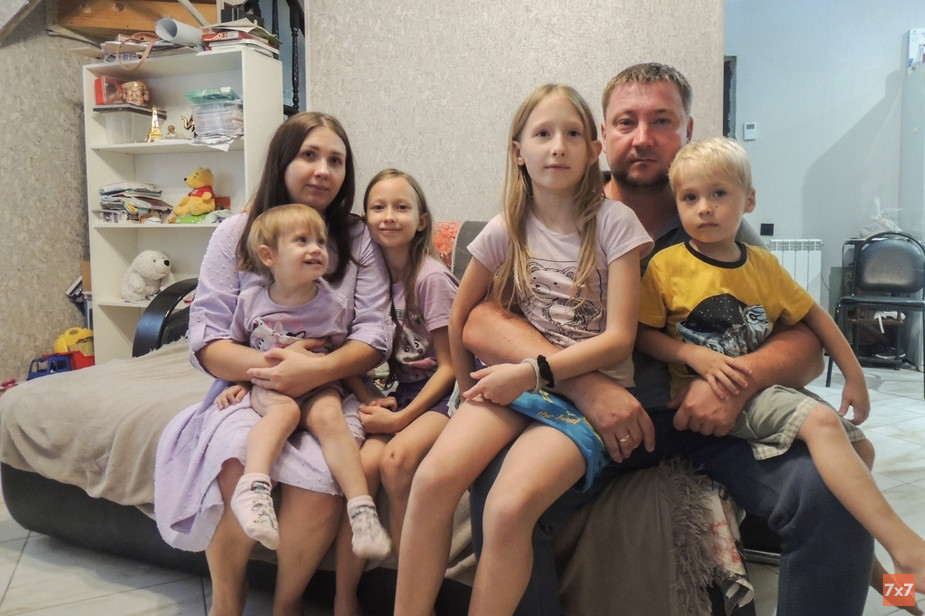 Олег Перфильев с семьей