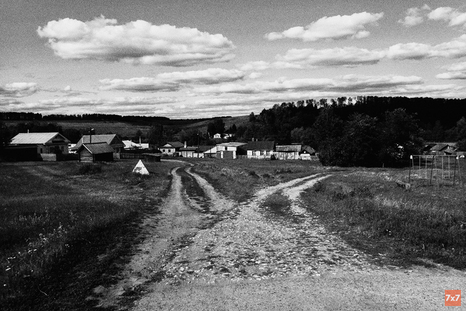 Граница между отремонтированной и старой дорогами