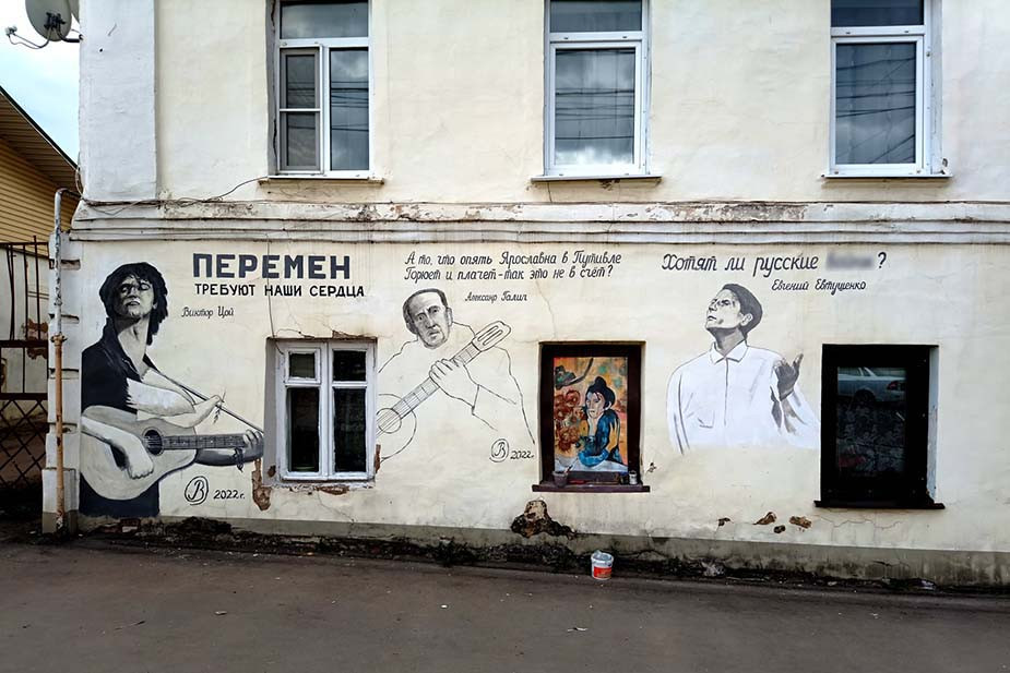 Галерея портретов поэтов с цитатами из их стихов возле боровской автостанции