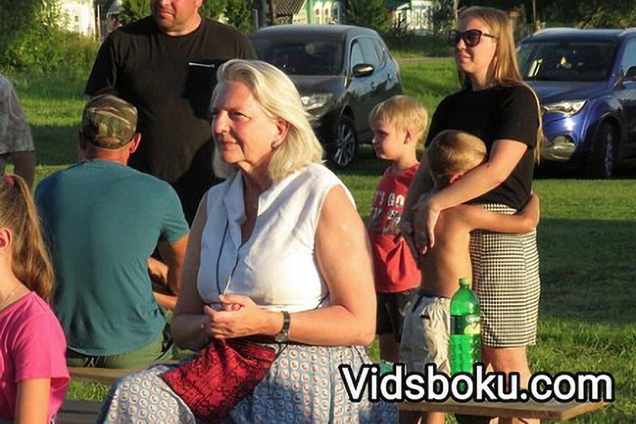 Экс-глава МИДа Австрии Карин Кнайсль в поселке Петрушово