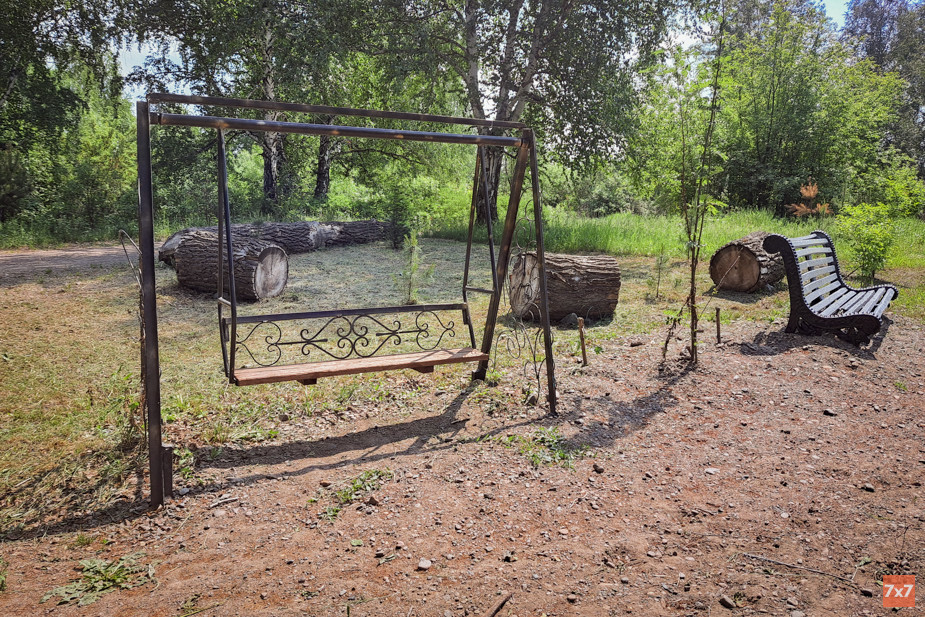 A local craftsman welded a swing for the park from the remains of a broken one. Photo 7x7