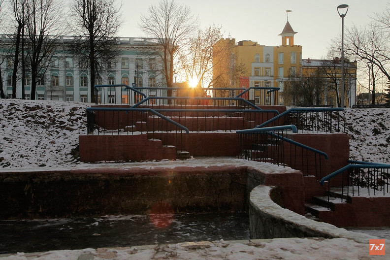 Место, где должен был после благоустройства работать каскадный водопад