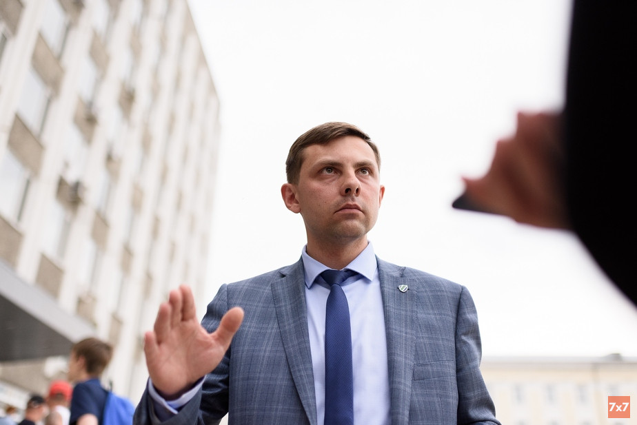 Олег Михайлов