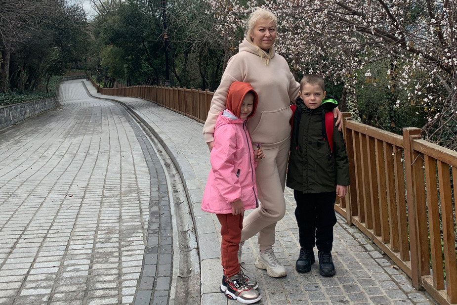 Лидия со своими детьми