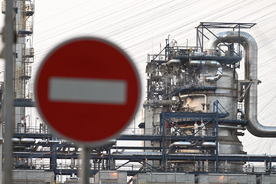 Московский нефтеперерабатывающий завод в Капотне после попадания БПЛА, Московская область, 1 сентября 2024 года