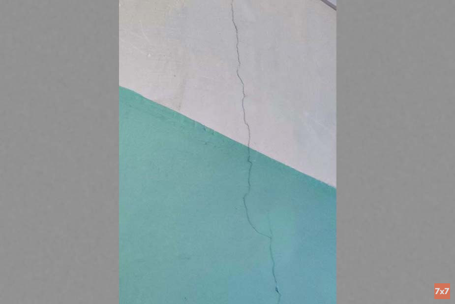 Трещина в подъезде