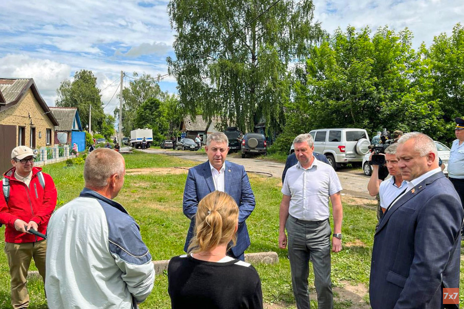 Встреча губернатора Александра Богомаза с жителями обстрелянного села Займище