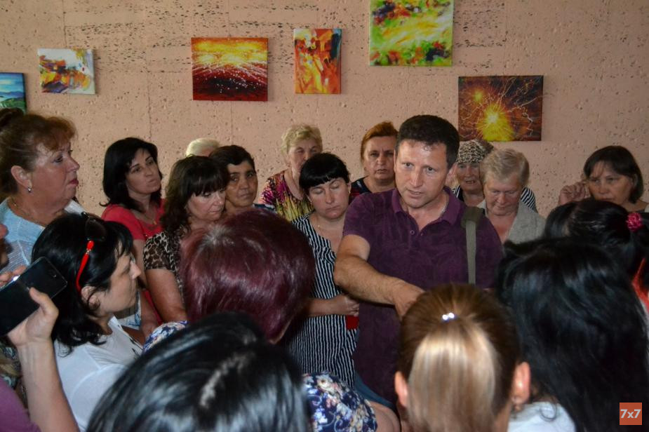 Глава сельсовета Чемодановки Сергей-Фадеев (в центре)