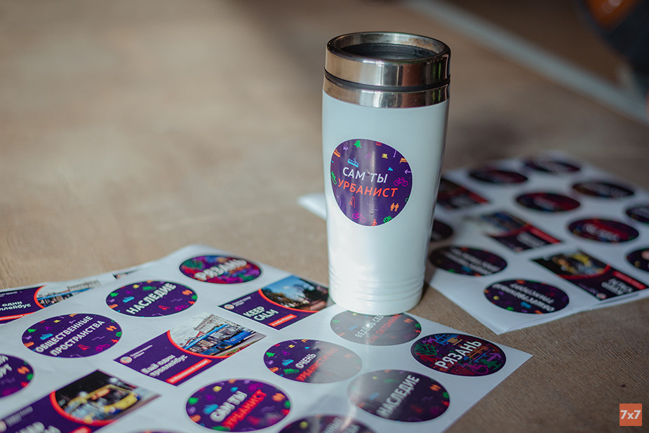 Мерч на лекции «Городских проектов» в Рязани, 3 апреля 2021 года