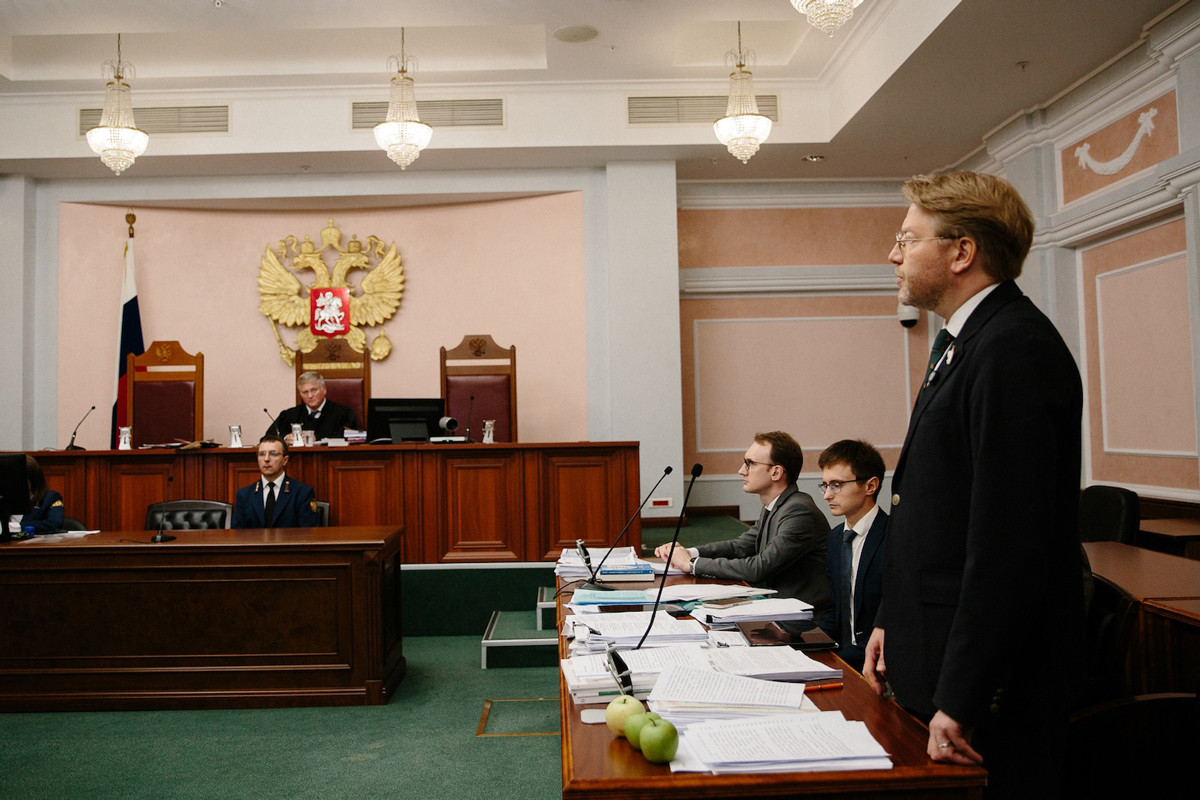 Председатель партии Николай Рыбаков на заседании Верховного суда по иску о снятии «Яблока» с предстоящих выборов в Госдуму. Фото: пресс-служба партии «Яблоко»