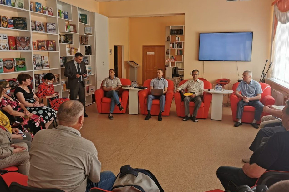 Встреча чиновников и общественников с жителями села Ижевское