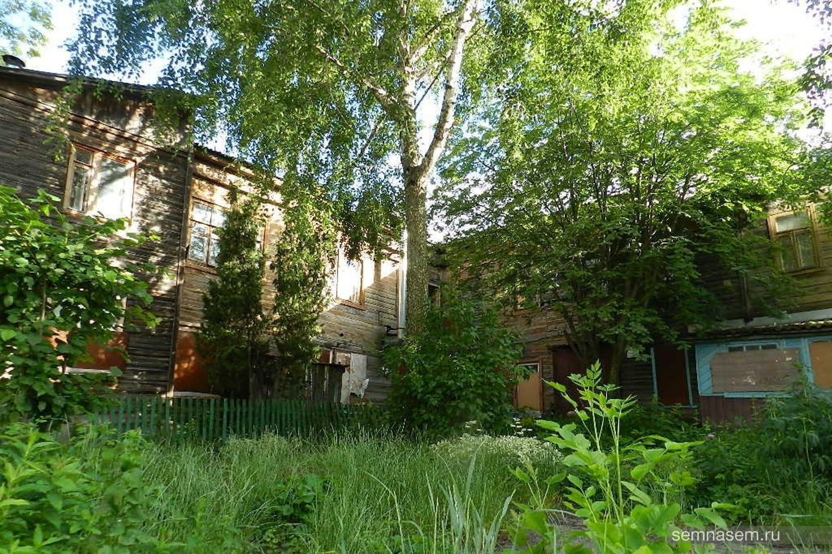 Территория вокруг дома Циолковского