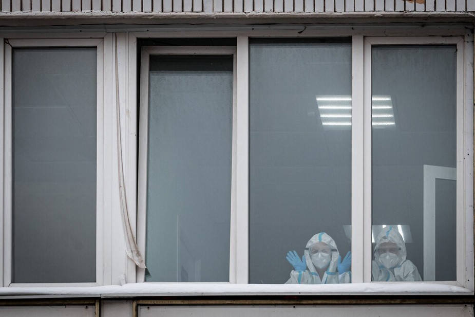 Сотрудники коронавирусного стационара клинической больницы, 4 февраля 2022 года