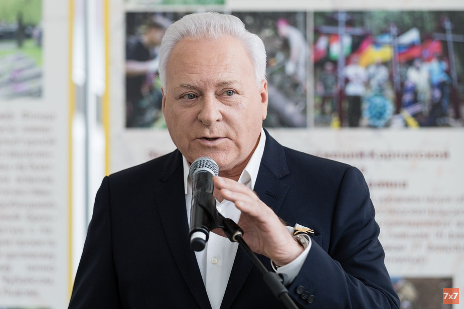 Анатолий Лисицын