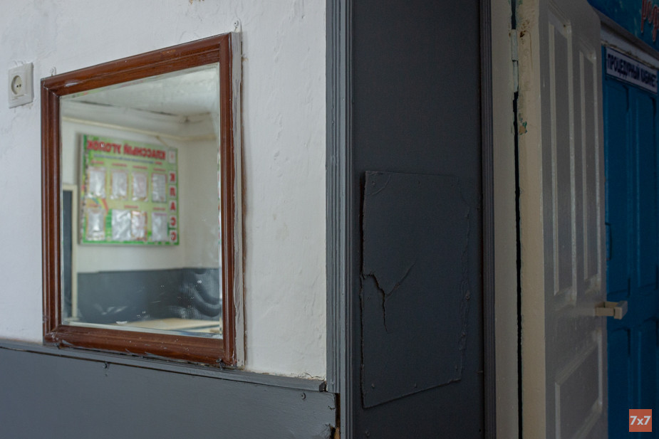 Дверной проем в классе корпуса старшеклассников