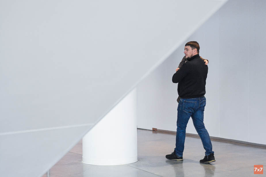 Дмитрий с Мишей на руках. Фото «7х7»