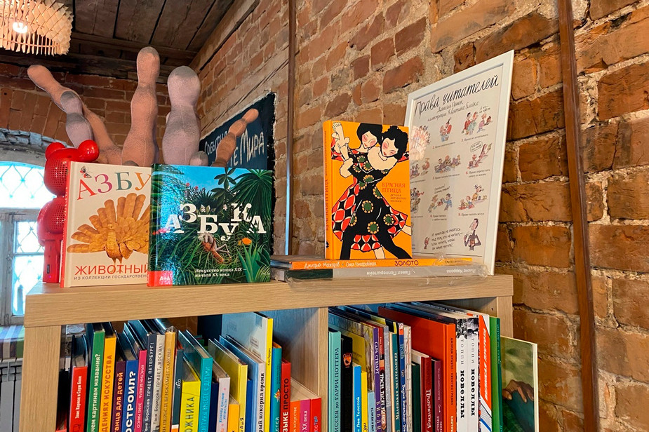 В «Карте мира» можно купить книги современных российских авторов и не только. Фото предоставлено командой магазина