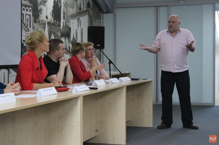 Выступает Дмитрий Петровский