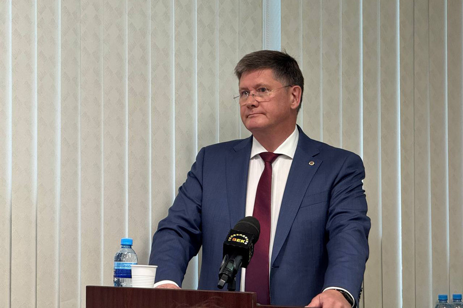 Евгений Писцов на презентации предвыборной программы на пост мэра Берёзовского, 28 июля 2025 года. Фото: Говорит Берёзовский / Telegram