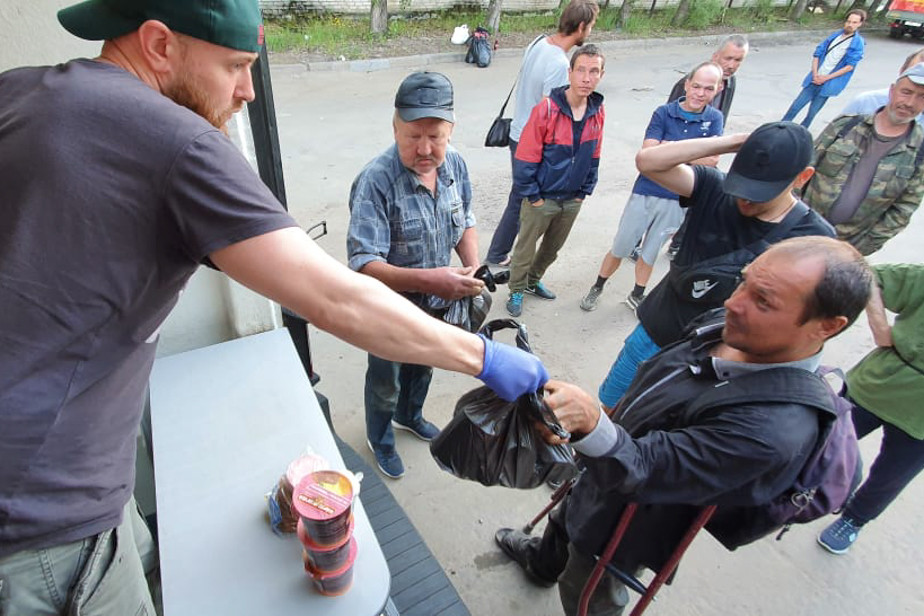 %D0%A0%D0%B0%D0%B7%D0%B4%D0%B0%D1%87%D0%B0%20%D0%BF%D1%80%D0%BE%D0%B4%D1%83%D0%BA%D1%82%D0%BE%D0%B2%D1%8B%D1%85%20%D0%BD%D0%B0%D0%B1%D0%BE%D1%80%D0%BE%D0%B2%20%D0%BD%D1%83%D0%B6%D0%B4%D0%B0%D1%8E%D1%89%D0%B8%D0%BC%D1%81%D1%8F%20%D0%B2%20%D0%9F%D0%B5%D1%82%D0%B5%D1%80%D0%B1%D1%83%D1%80%D0%B3%D0%B5.%20%D0%A4%D0%BE%D1%82%D0%BE%20%D0%B8%D0%B7%20%D0%B0%D1%80%D1%85%D0%B8%D0%B2%D0%B0%20%C2%AB%D0%9D%D0%BE%D1%87%D0%BB%D0%B5%D0%B6%D0%BA%D0%B8%C2%BB