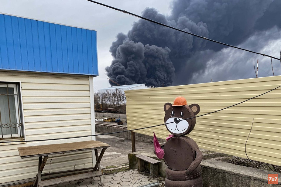 Вид в сторону нефтебазы в начале промзоны на восточной окраине Белгорода