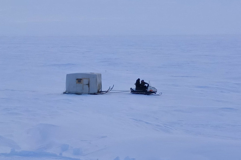 Балок семьи Ксении перевозят на новое стойбище. Фото из архива Ксении Большаковой