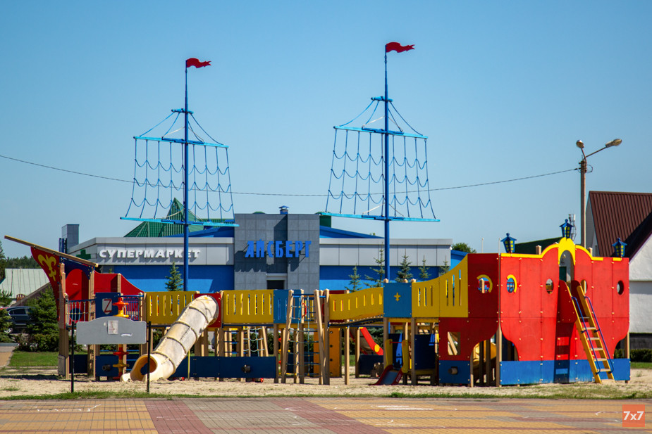 Вид на магазин «Айсберг» в Масловой Пристани. Фото «7х7»