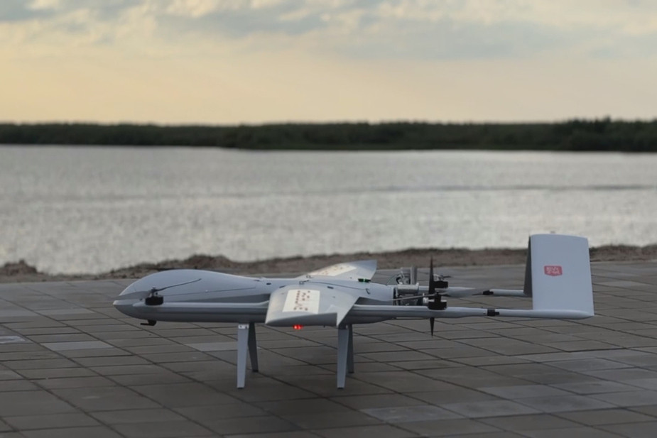 Дрон, доставляющий бюллетени для голосования