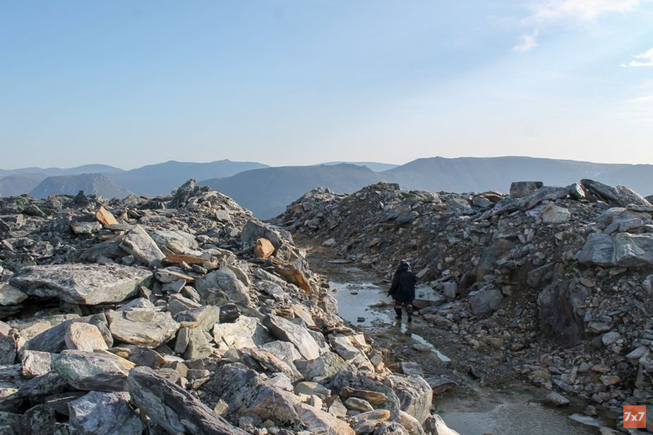 Канавы на Чудном  - это последствия геологоразведки. Они до сих пор не рекультивированы