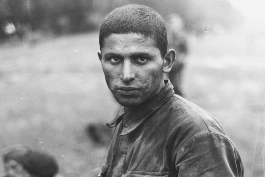 Советский пленный . Надпись на обороте: «Русский»